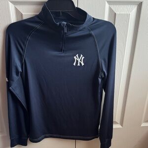 Stitches MLB NY Yankees Pullover with Logo